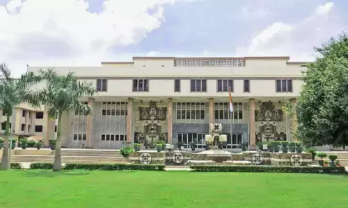 Delhi High Court Issues Notice To Centre On A Plea To Consider Advocates As Professionals Under MSME Act Delhi High Court Issues Notice To Centre On A Plea To Consider Advocates As Professionals Under MSME Act