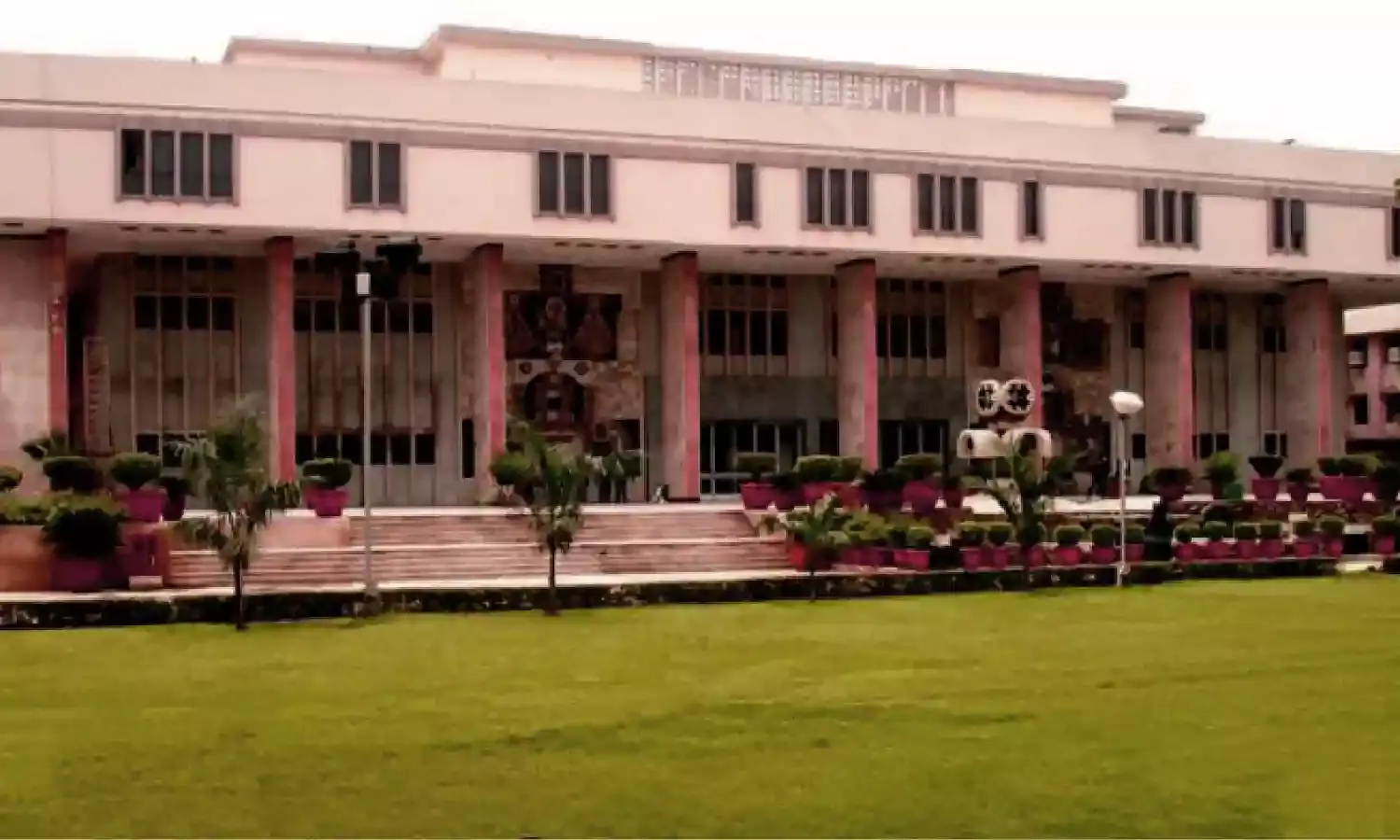 Delhi High Court Grants Injunction In Warner Bros. Copyright Infringement Suit Against Rogue Websites Delhi High Court Grants Injunction In Warner Bros. Copyright Infringement Suit Against Rogue Websites