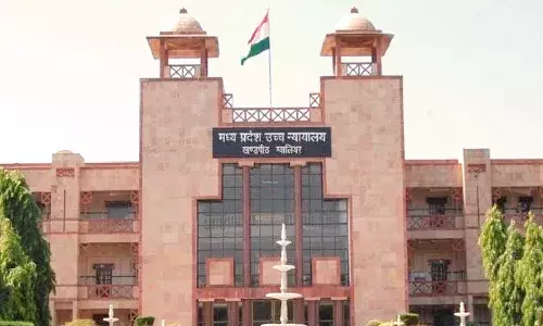 Adverse Inference Cannot Be Drawn Against Employer When Employee Himself Cannot Primarily Establish Employment: Madhya Pradesh HC Adverse Inference Cannot Be Drawn Against Employer When Employee Himself Cannot Primarily Establish Employment: Madhya Pradesh HC