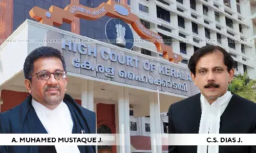 Children Are Seen Standing In Jam Packed Corridors - Kerala HC Suggests Introducing Child Friendly Rooms In Family Courts Children Are Seen Standing In Jam Packed Corridors - Kerala HC Suggests Introducing Child Friendly Rooms In Family Courts