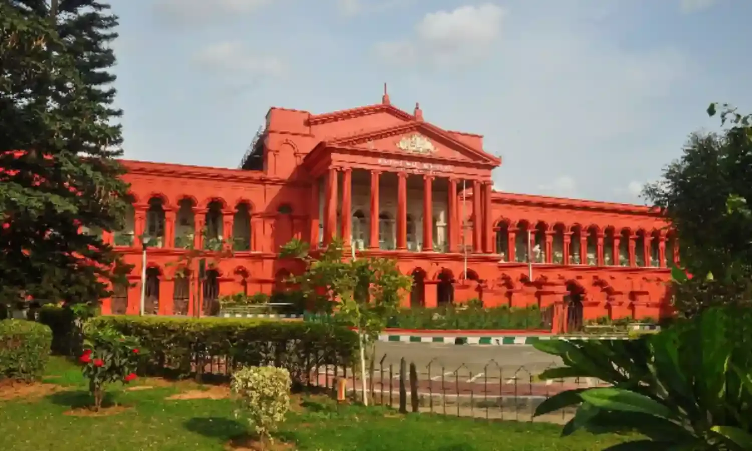 Right To Reap Fruits Of Litigation By Getting Court Orders Implemented Without Booking Any Delay Is Akin To Fundamental Right: Karnataka HC Right To Reap Fruits Of Litigation By Getting Court Orders Implemented Without Booking Any Delay Is Akin To Fundamental Right: Karnataka HC