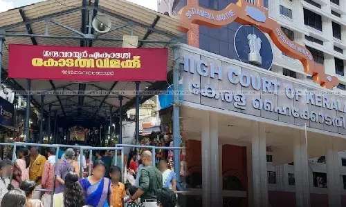 Kodathi Vilakku Row- Lawyer Writes To Kerala HC Not To Celebrate Christmas, Easter Or Ramzan Inside HC To Maintain Secular Image Kodathi Vilakku Row- Lawyer Writes To Kerala HC Not To Celebrate Christmas, Easter Or Ramzan Inside HC To Maintain Secular Image