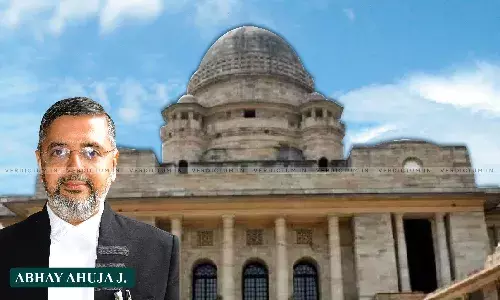 Bombay HC Refuses To Grant Compensation To Wife Of Intoxicated Man Who Died While Boarding Train Bombay HC Refuses To Grant Compensation To Wife Of Intoxicated Man Who Died While Boarding Train