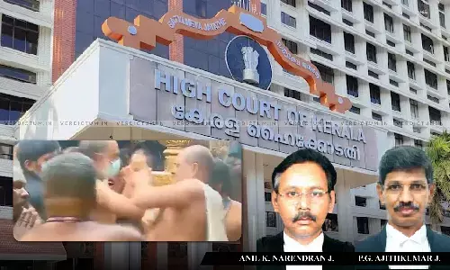 Video Of Sabarimala Guard Violently Pushing Devotees Having Darshan- Kerala HC Seeks Action In Suo Moto Proceedings