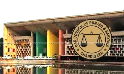Custodial Torture Of Advocate| P&H Bar Council Decides To Abstain From Work, High Court Bar Association Suspends Work Till Friday Custodial Torture Of Advocate| P&H Bar Council Decides To Abstain From Work, High Court Bar Association Suspends Work Till Friday