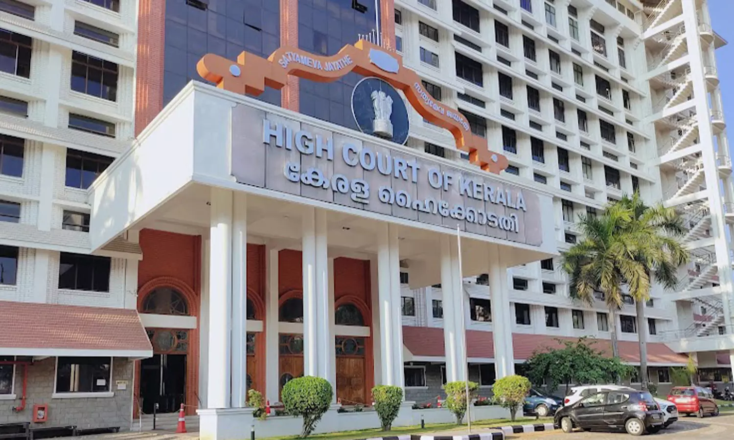 Both Adult & Minor Citizens Of Another Country Must Formally Renounce That Citizenship To Get Indian Citizenship: Kerala HC Both Adult & Minor Citizens Of Another Country Must Formally Renounce That Citizenship To Get Indian Citizenship: Kerala HC