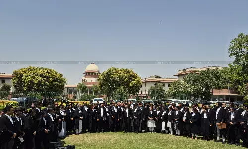 Lawyers Protest Outside Supreme Court Against ‘Hindu Genocide’, Court Observes 2-Minute Silence, SCBA & SCAORA Pass Resolutions Lawyers Protest Outside Supreme Court Against ‘Hindu Genocide’, Court Observes 2-Minute Silence, SCBA & SCAORA Pass Resolutions