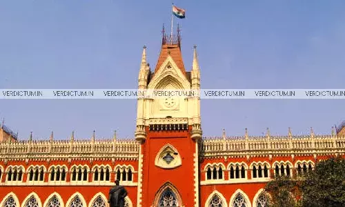 Customs Act| Prohibited Goods Not Confined To Section 11 Notifications: Calcutta High Court Restores ₹10.07 Crore Penalty In Gold Smuggling Case Customs Act| Prohibited Goods Not Confined To Section 11 Notifications: Calcutta High Court Restores ₹10.07 Crore Penalty In Gold Smuggling Case