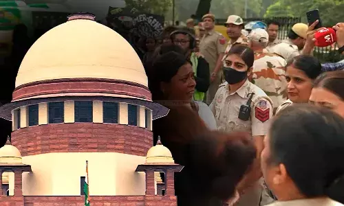 Supreme Court Issues Notice On PIL Seeking Protocol To Protect Women Police Personnel During Protests Supreme Court Issues Notice On PIL Seeking Protocol To Protect Women Police Personnel During Protests